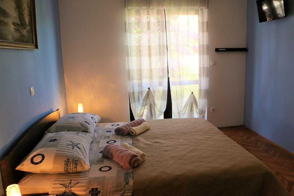 Apartments Milatic Jelsa  Ngoại thất bức ảnh