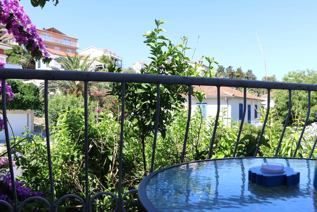 Apartments Milatic Jelsa  Ngoại thất bức ảnh