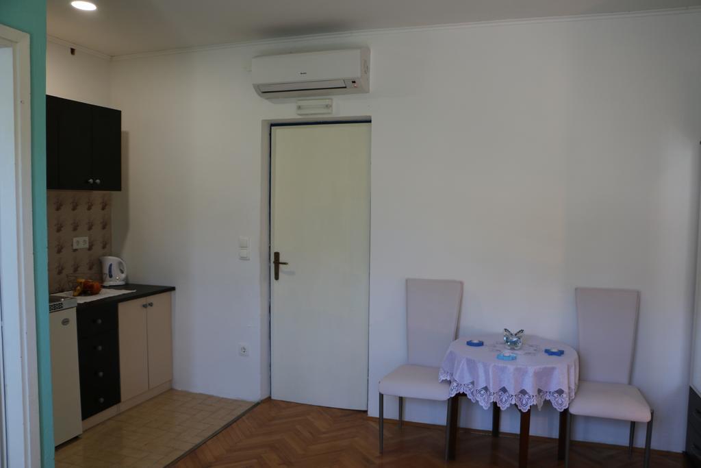 Apartments Milatic Jelsa  Ngoại thất bức ảnh